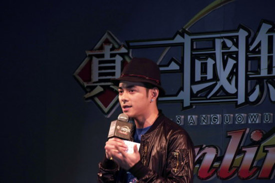 周杰倫現身上海　宣傳線上遊戲