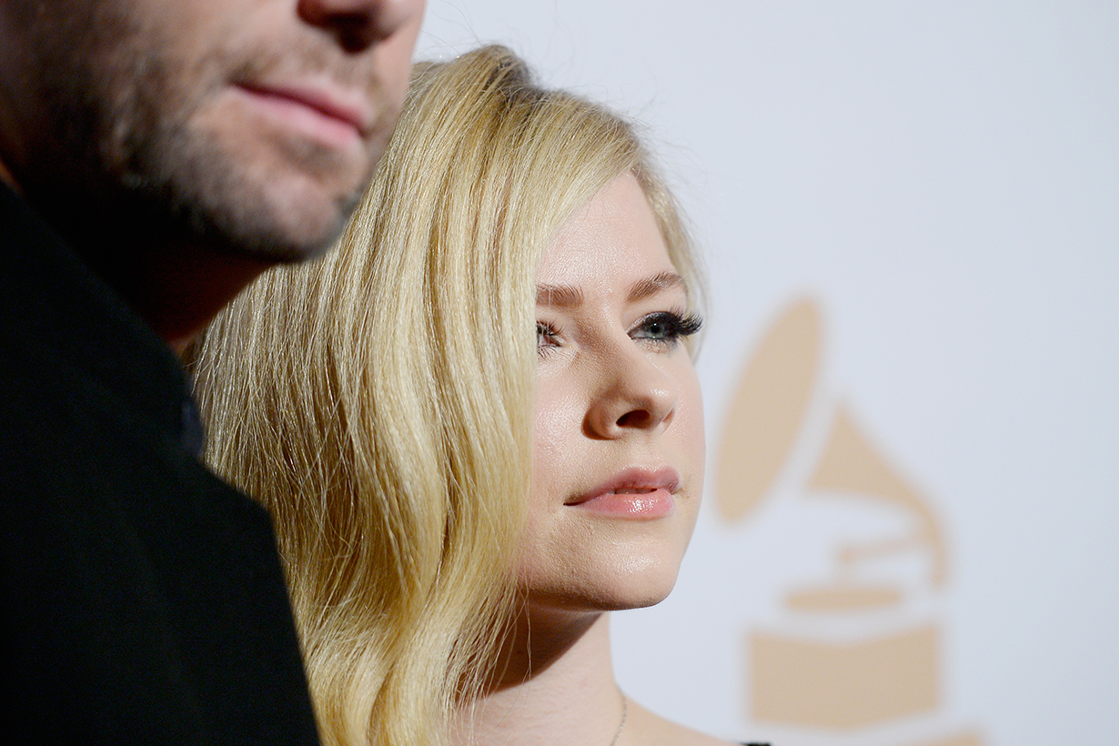 經歷 2 次婚姻失敗以後，Avril Lavigne 終於再次戀愛了！