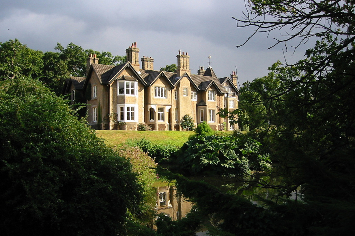 Queen Elizabeth Prince Harry Meghan Markle Best Wedding Gift York Cottage at Sandringham Estate in Norfolk 
