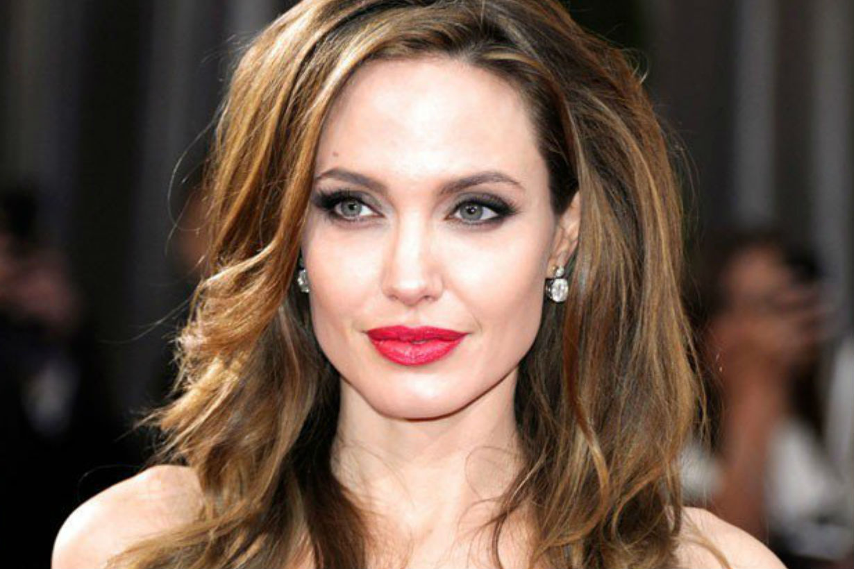 Angelina Jolie 捨棄招牌黑髮，換了一頭亮麗金髮!都快認不出來了