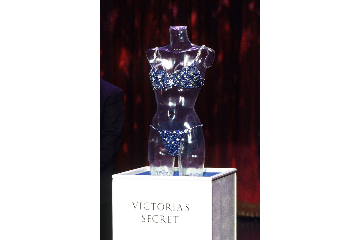 Heidi Klum was chosen to wear the "Millennium Bra 1999 Victoria's Secret Model
