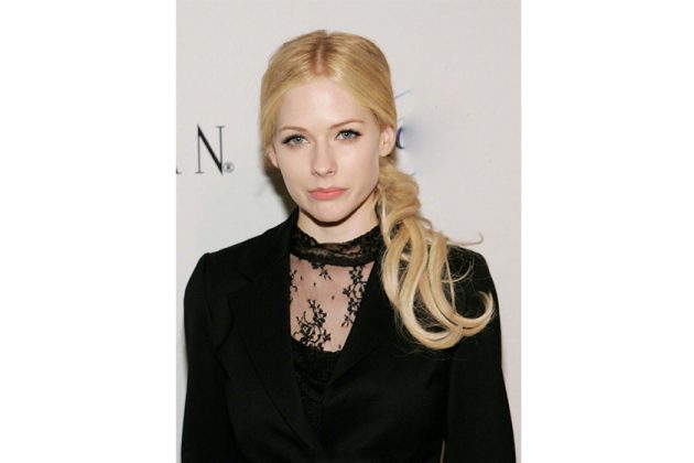 Avril Lavigne Change Smoky makeup impression Nude Makeup