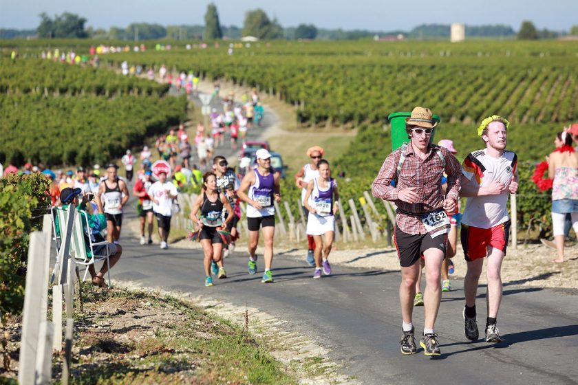 法國「最歎馬拉松」！邊喝紅酒邊跑、還要你穿得漂亮