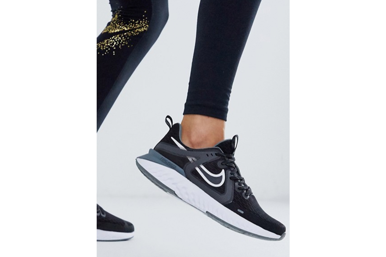 Running legend react trainers in black & white