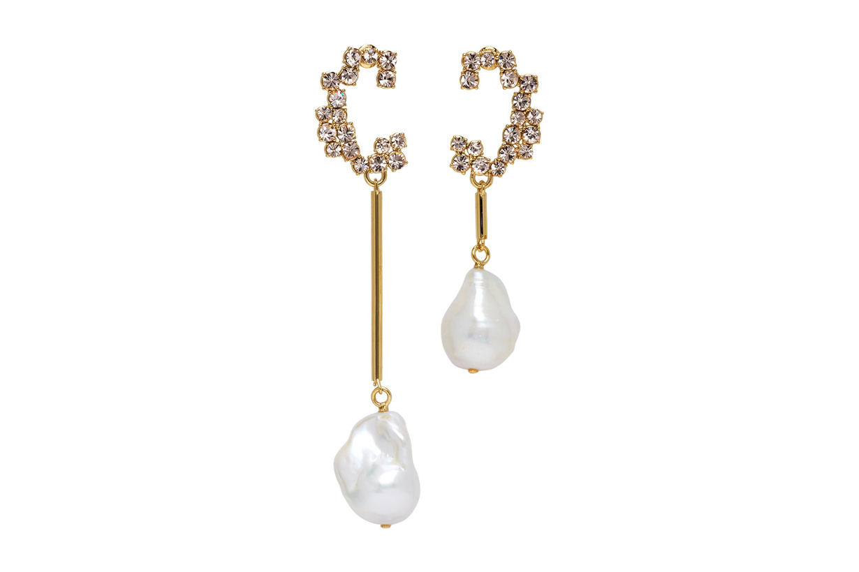 2020 summer fashion trend accessories jewelry Bracelet BOTTEGA VENETA RAY-BAN sunglasses CHLOÉ Gold Pearl Darcey Earrings