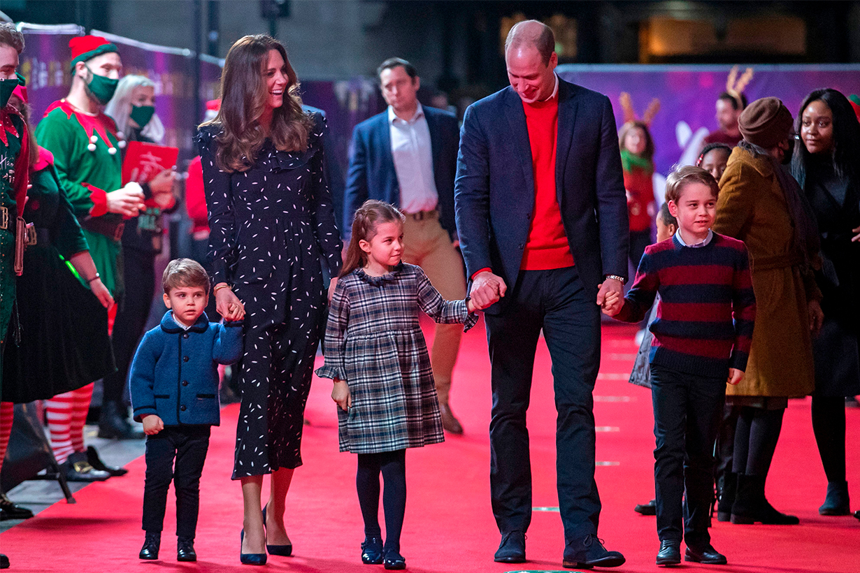 Britain's Prince William, Duke of Cambridge, his wife Britain's Catherine, Duchess of Cambridge, and their children Britain's Prince George of Cambridge (R), Britain's Princess Charlotte of Cambridge (3rd L) and Britain's Prince Louis of Cambridge (L) arrive to attend a special pantomime performance of The National Lotterys Pantoland at London's Palladium Theatre in London on December 11, 2020, to thank key workers and their families for their efforts throughout the pandemic. (Photo by Aaron Chown / POOL / AFP)