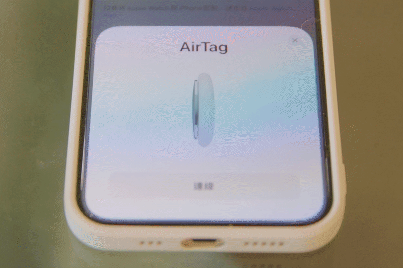 Apple iPhone 12 AirTag 