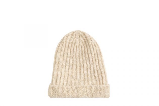 4-trendy-hats-to-buy-for-this-winter-09