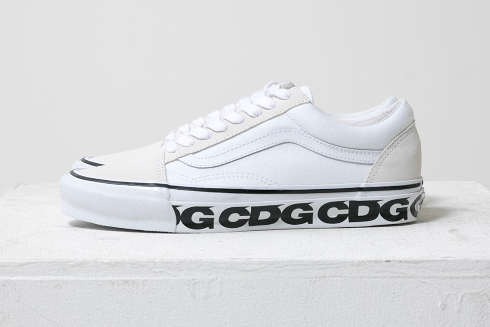 Comme des GARCONS CDG x Vans Old Skool White Sneakers