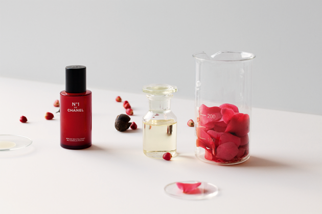 siobhan-bernadette-haughey-shared-her-positive-vibe-with-chanel-red-camellia-revitalizing-serum-05