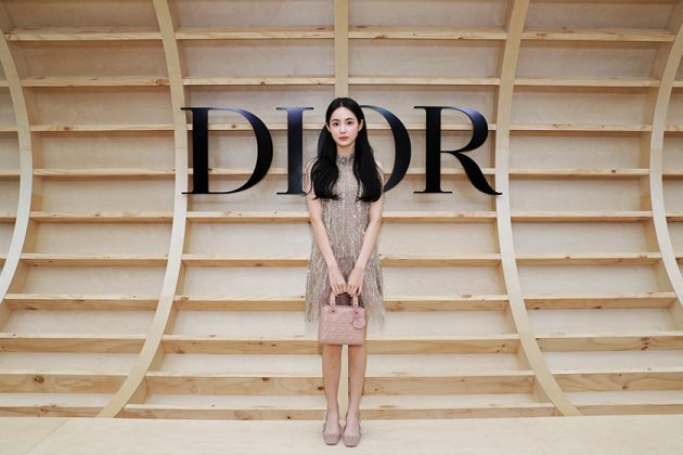 besides-jisoo-and-suzy-hong-soo-joo-was-praised-for-her-beauty-in-dior-seoul-fashion-show-too-02