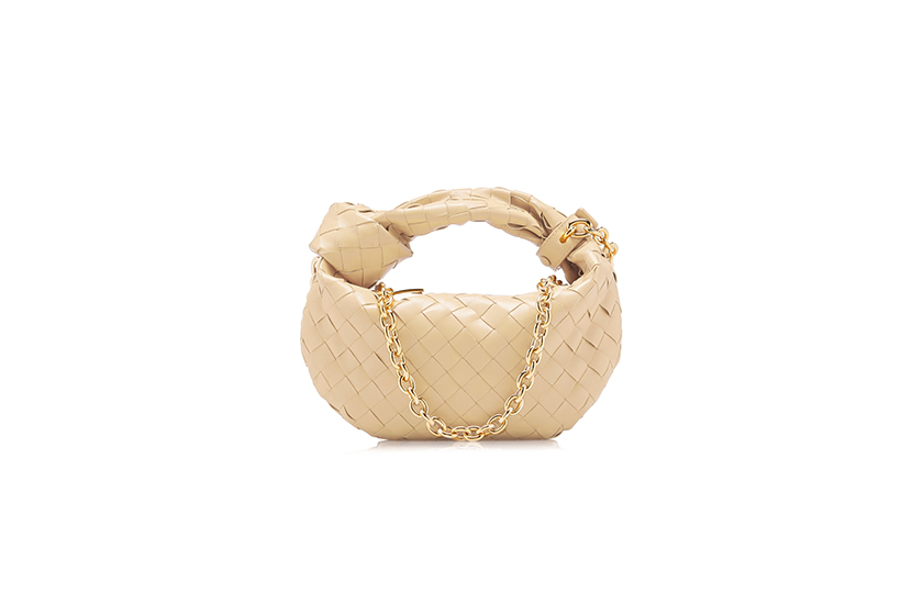 bottega-veneta-mini-jodie-bag-updated-with-chain-embellishment-04