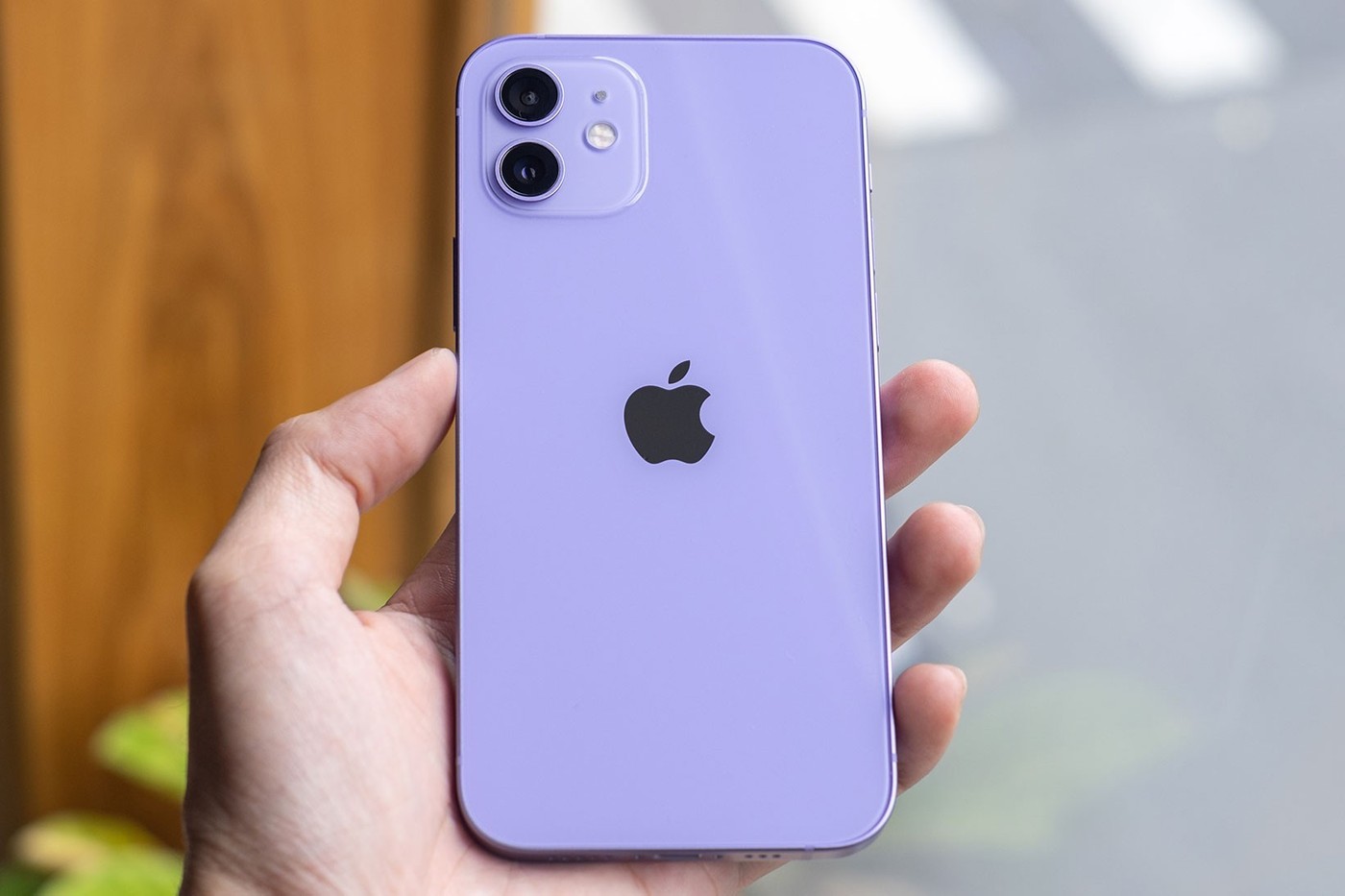 apple-iphone-14-purple-colorway