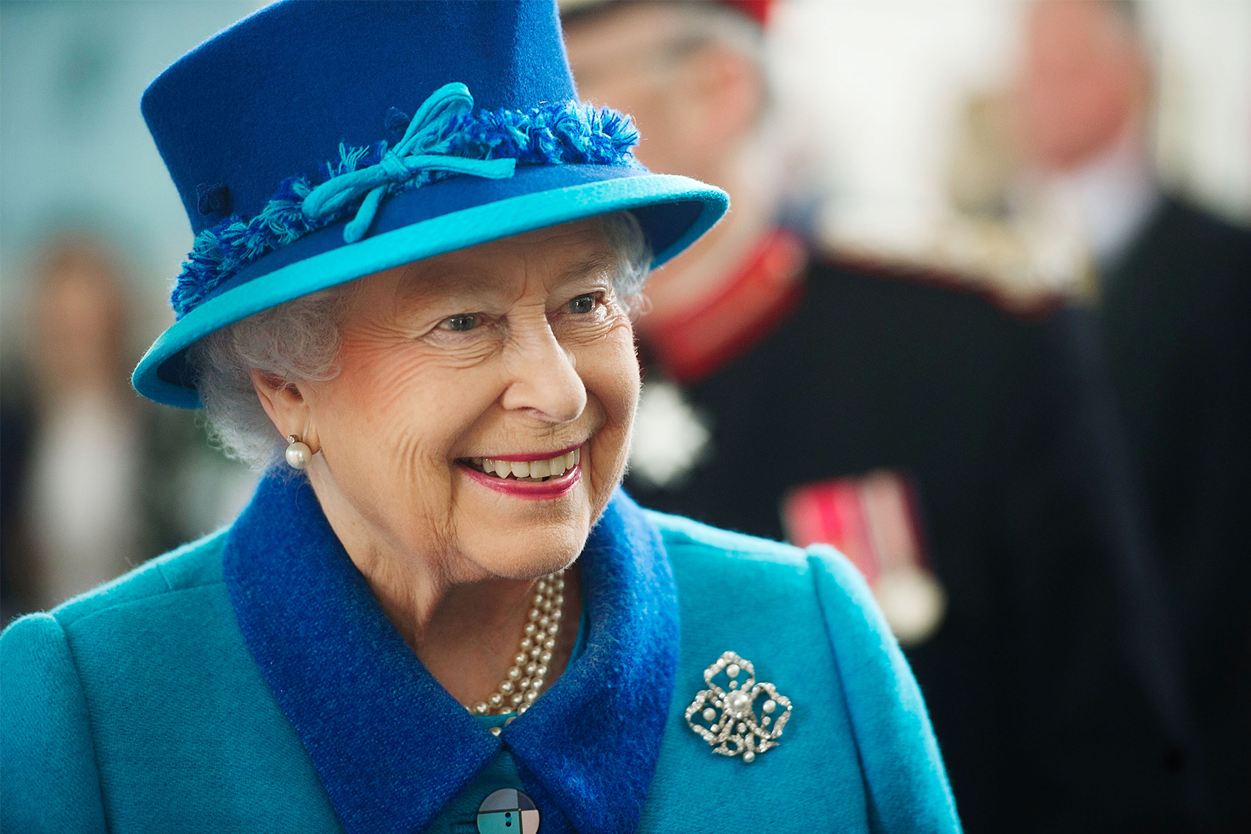 一代君王的人生智慧，英女王 Queen Elizabeth II 10 句經典名言：「艱難時勇敢的人不會躺下認輸。」