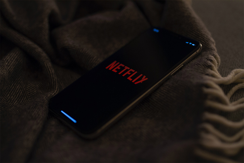 netflix to charge accounts extra users 2023