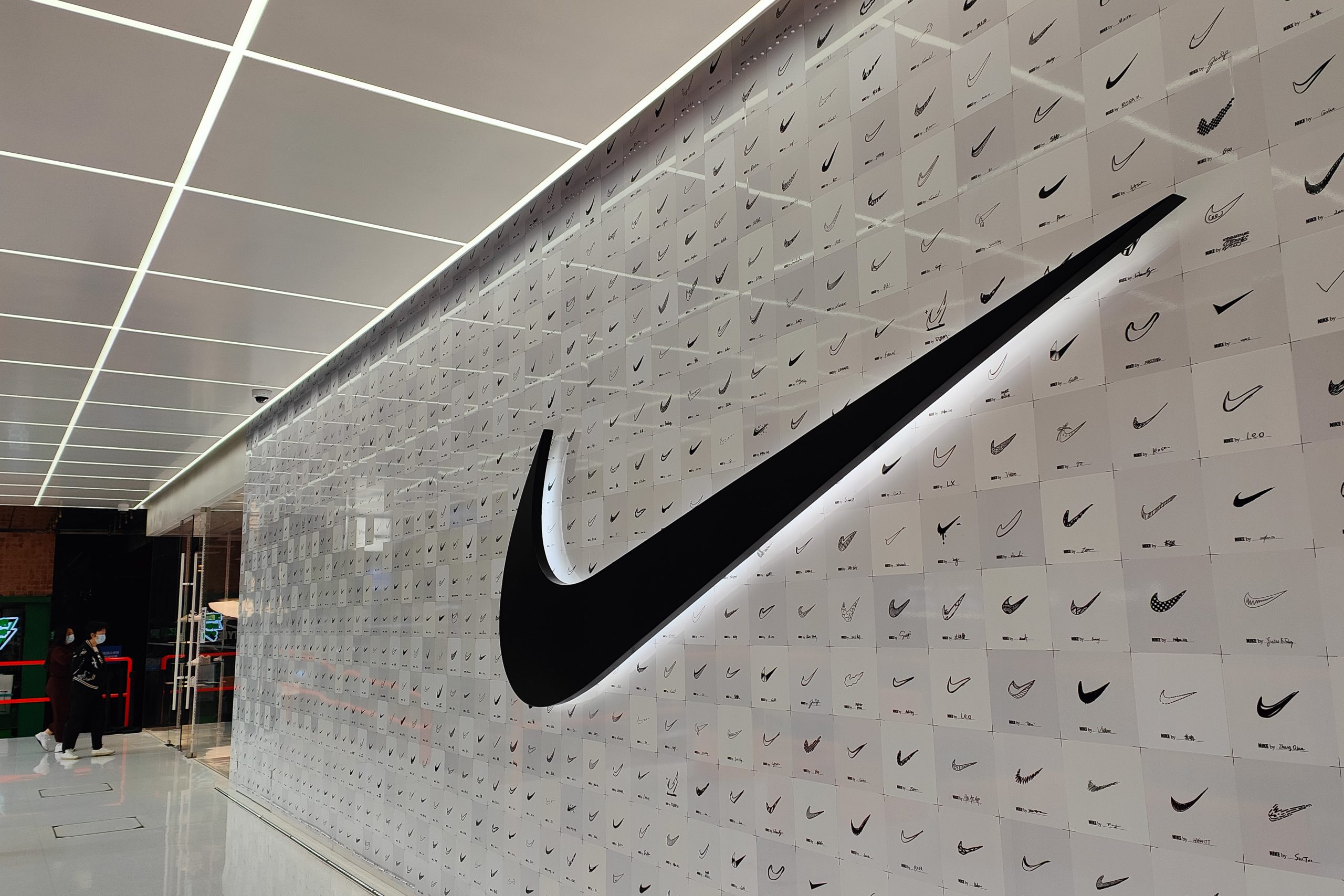 nike reports strong revenue shares surge 2022