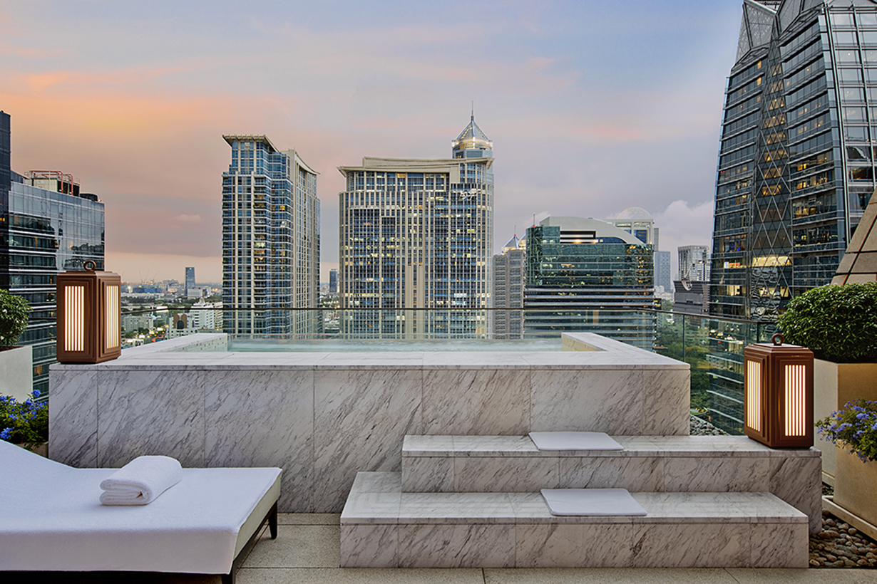 擁有私人泳池和絕美景觀！曼谷市中心最奢華的套房