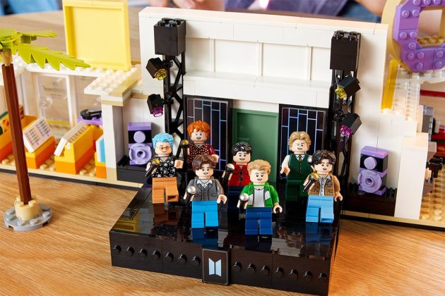 lego-crossover-with-bts-and-release-dynamite-theme-box