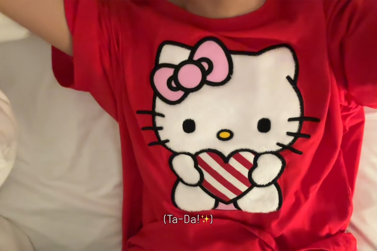 jisoo revealed jennie gift her hello kitty tee out of guilt