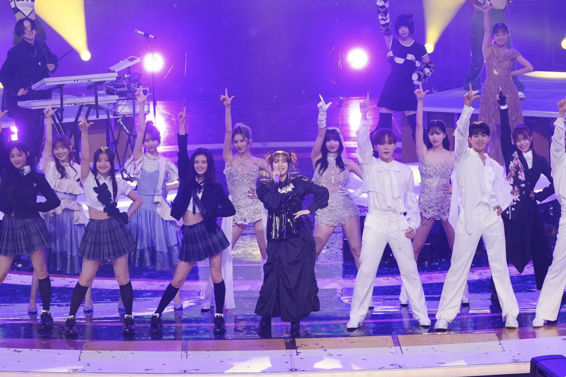 連 NewJeans、SEVENTEEN 都伴舞：YOASOBI 日本跨年表演被稱史上最強？