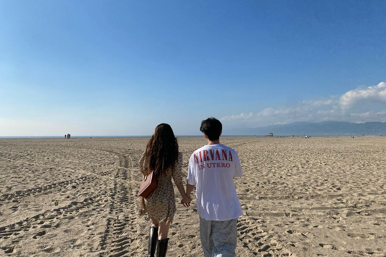 泫雅與龍俊亨突發在 Instagram 上上載牽手背影照，是要高調認愛嗎？